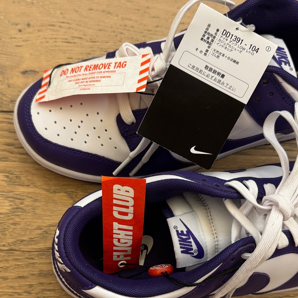Nike Low-Top Sneakers in White and Purple - Picture 2 of 9